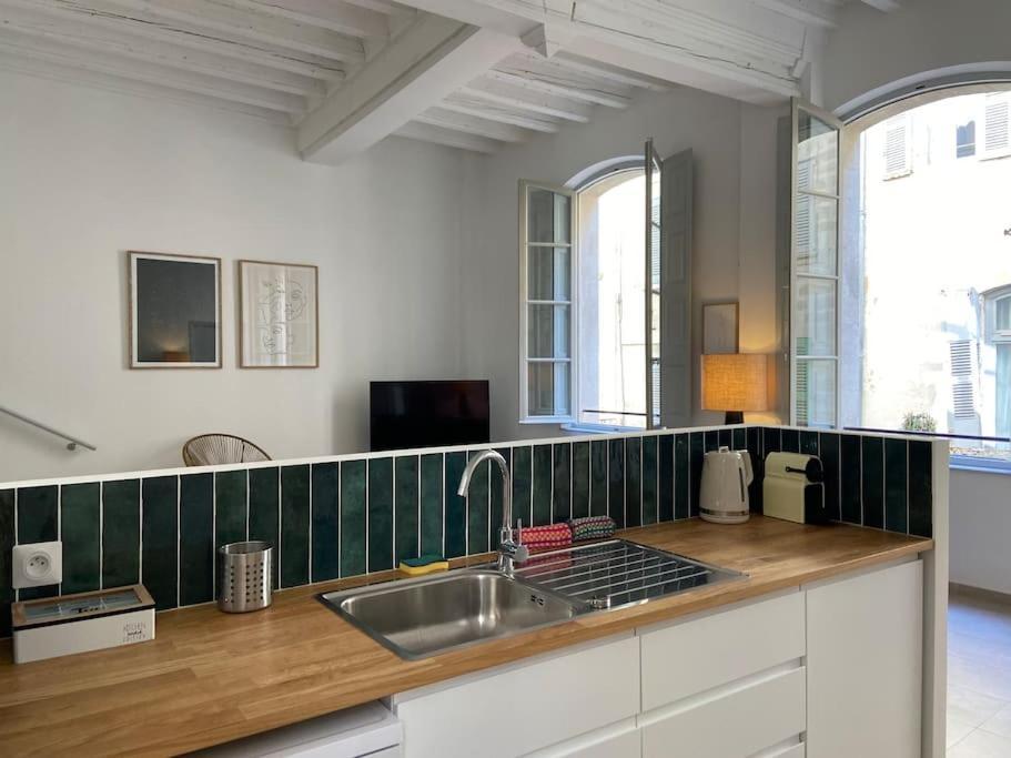 Appartement Avec Ventilateurs Proche Du Palais Des Papes Avignon Exterior foto